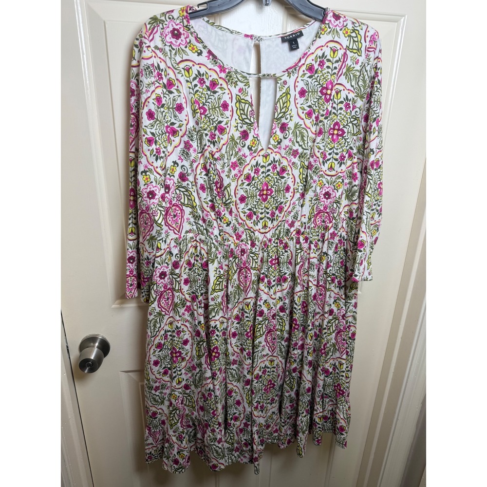 Torrid Floral Medallion V-Neck Keyhole Back Dress Size 1 1X NEW